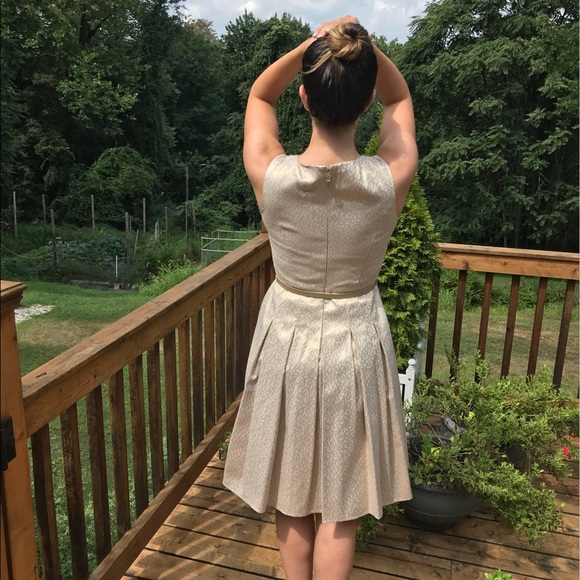 ⭐️TOMMY HILFIGER GOLD FLARE DRESS BELT⭐️ HOLIDAY - Picture 2 of 8